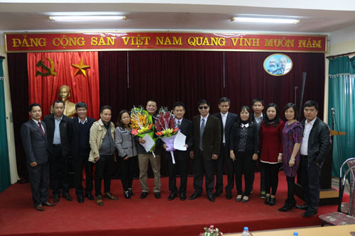 Trao quyết định nghỉ hưu cho đồng chí Nguyễn Quốc Sáng