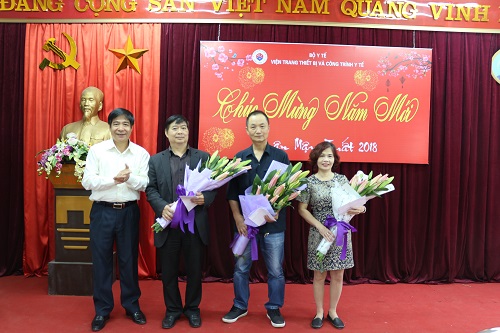 Trao quyết định nghỉ hưu cho ba đồng chí Nguyễn Tài Quyền, Bùi Thị Kim Dung và Ngô Văn Cường